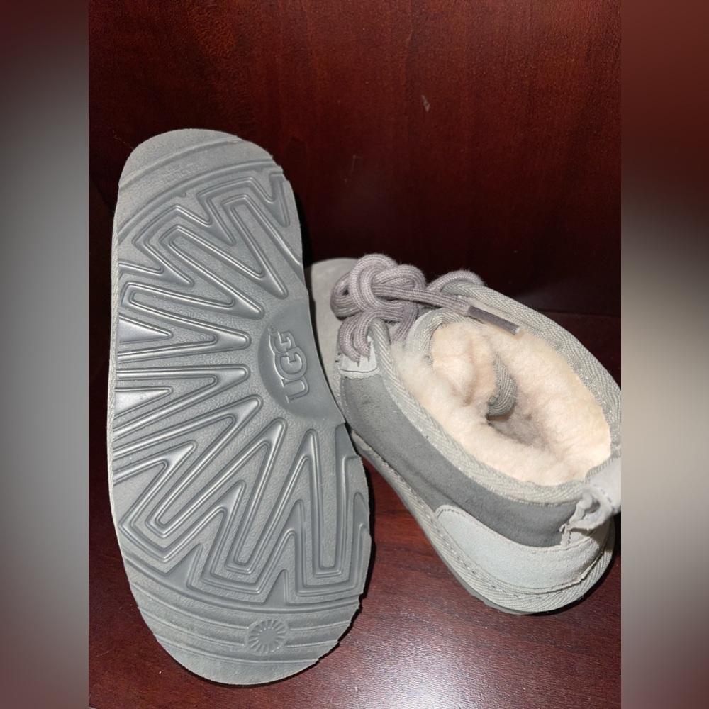 UGG Australia Neumel II Kids Chukka Boots Sz 13. - Picture 4 of 8